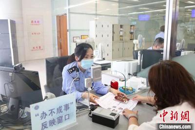 上海公安出入境部門(mén)服務(wù)升級(jí)，高效受理證件超200萬(wàn)證次